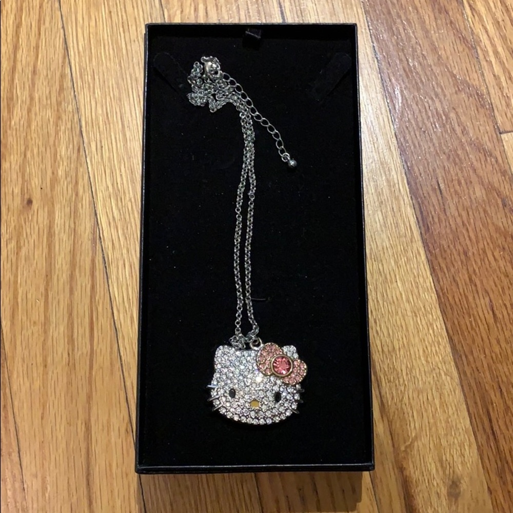 Hello Kitty bedazzled necklace 🐱